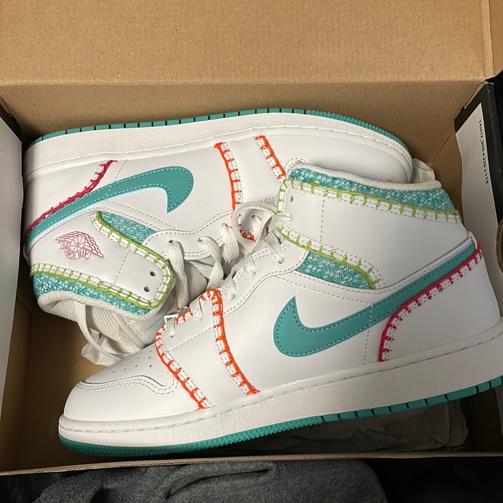 Air jordan mid grade school 7Y/ 8.5 womens